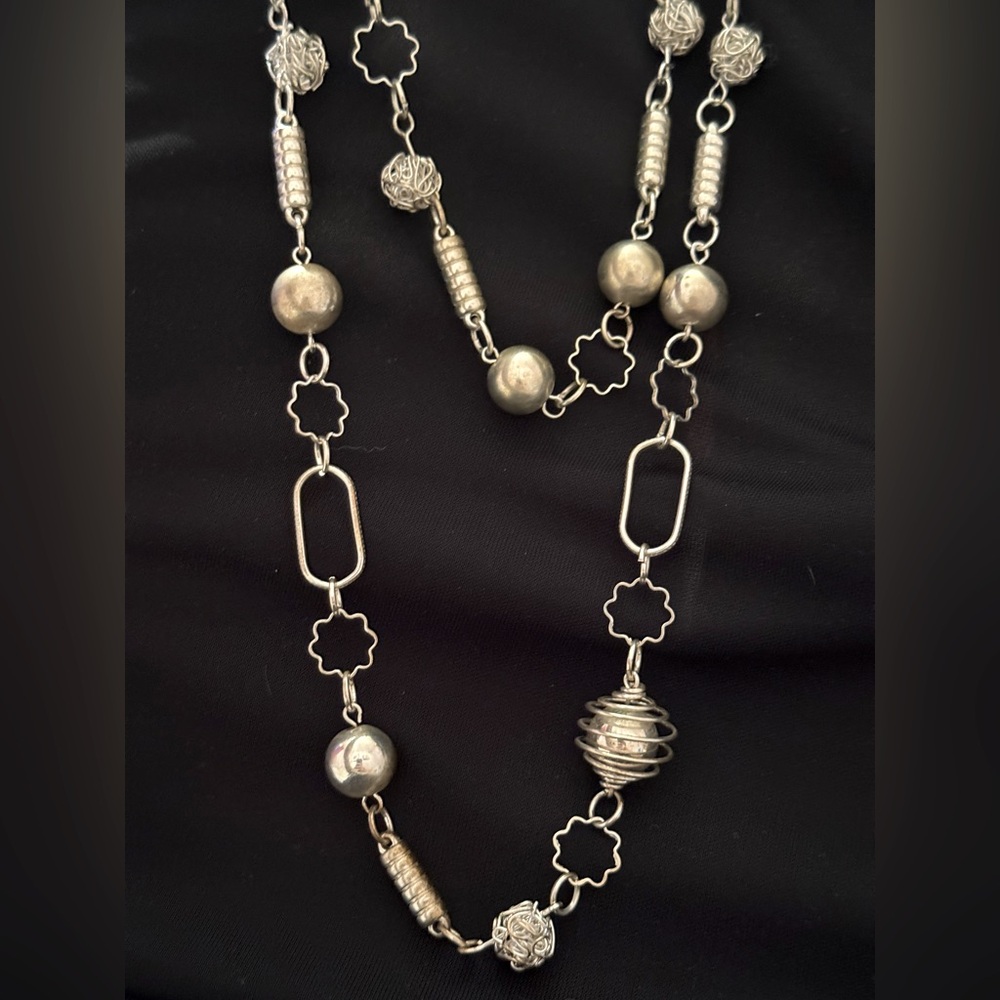 Beautiful vintage LBYYR Yves Rocher Silver Chain Necklace with gorgeous detail ✨
